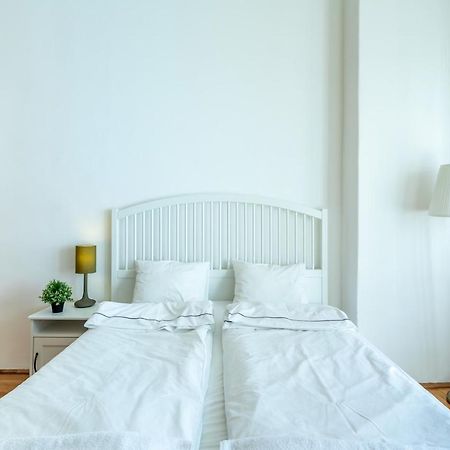 בודפשט Huge Apartment In The City Center מראה חיצוני תמונה
