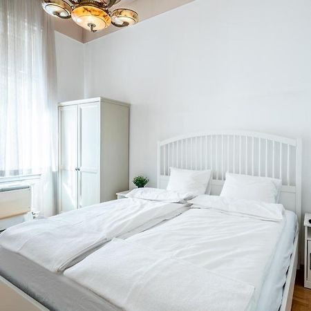 בודפשט Huge Apartment In The City Center מראה חיצוני תמונה