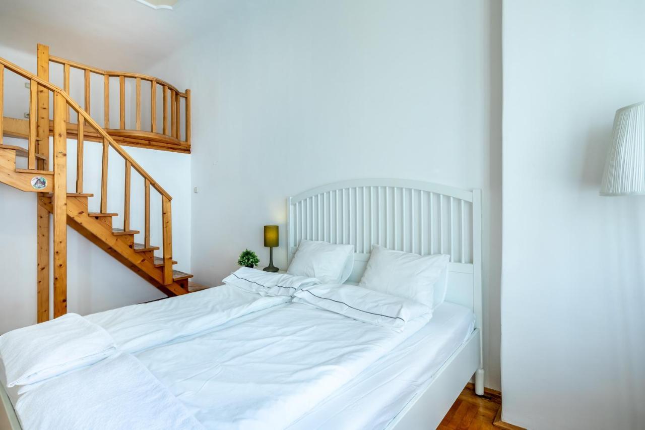 בודפשט Huge Apartment In The City Center מראה חיצוני תמונה