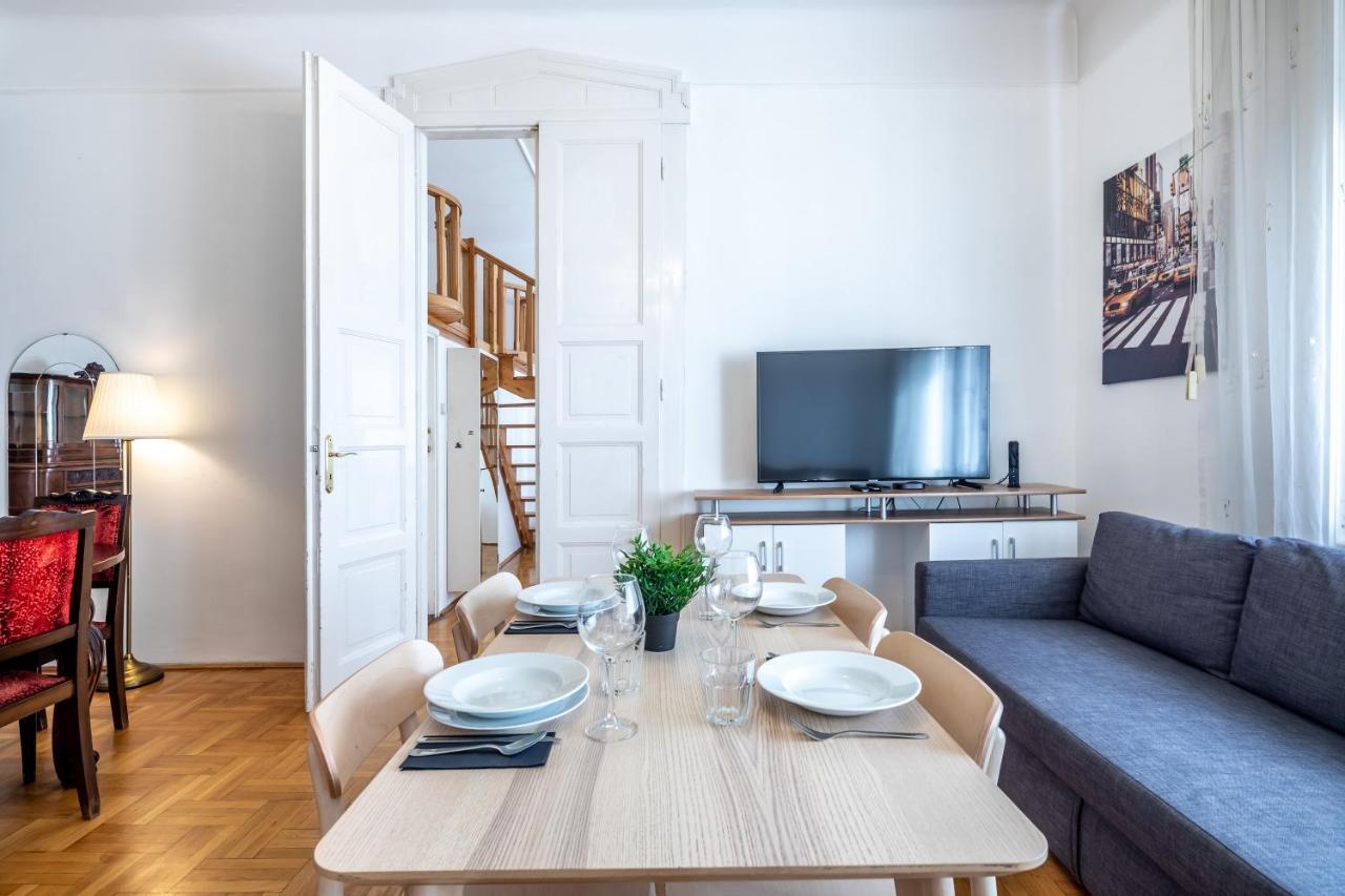 בודפשט Huge Apartment In The City Center מראה חיצוני תמונה