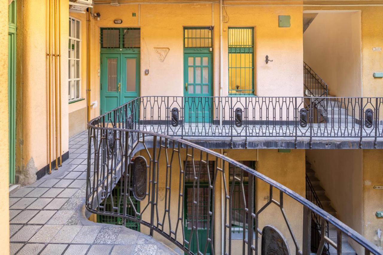 בודפשט Huge Apartment In The City Center מראה חיצוני תמונה
