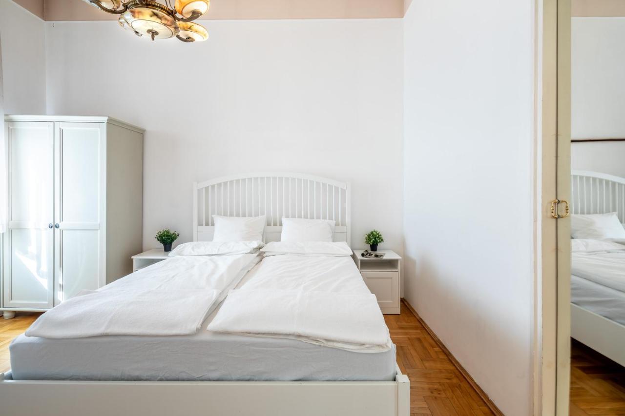 בודפשט Huge Apartment In The City Center מראה חיצוני תמונה