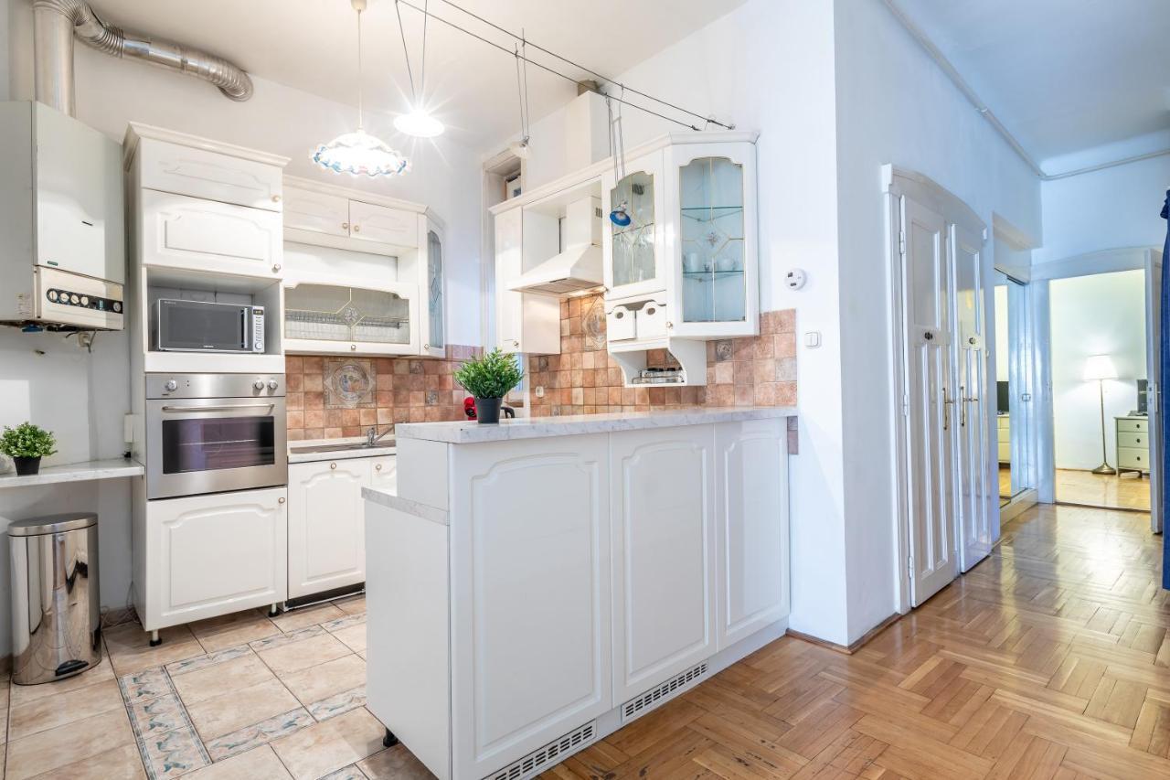בודפשט Huge Apartment In The City Center מראה חיצוני תמונה